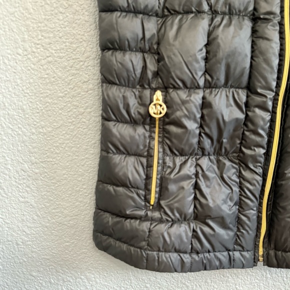 Michael Kors Packable Down Vest Size XS Full Zip - Picture 3 of 7